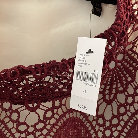 Mock-Neck Illusion
Lace Peplum Blouse Wine NWT 22W - Picture 6 of 6